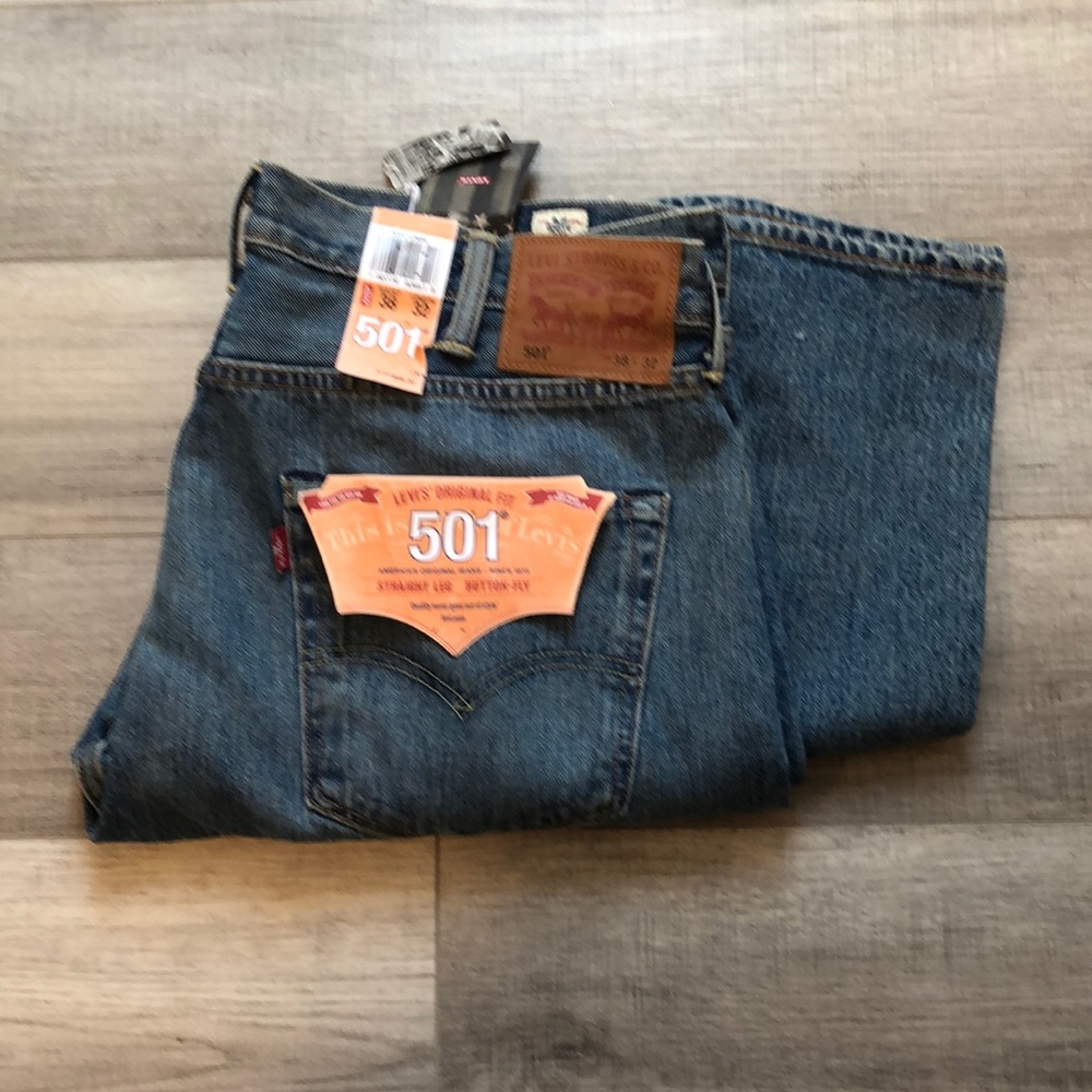 NWT Men’s classic button-fly Levi’s 501’s.